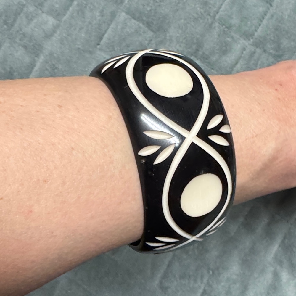 Vintage Plastic Bangle Bracelet, Black, White, Carved, Retro, Boho